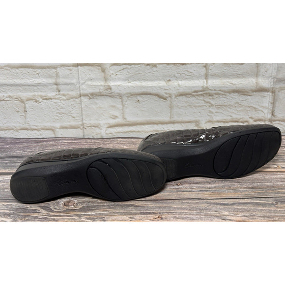 Clarks Brown Faux Croc Patent Leather Slip on Loafers Shoes Womens 7M - Picture 13 of 16